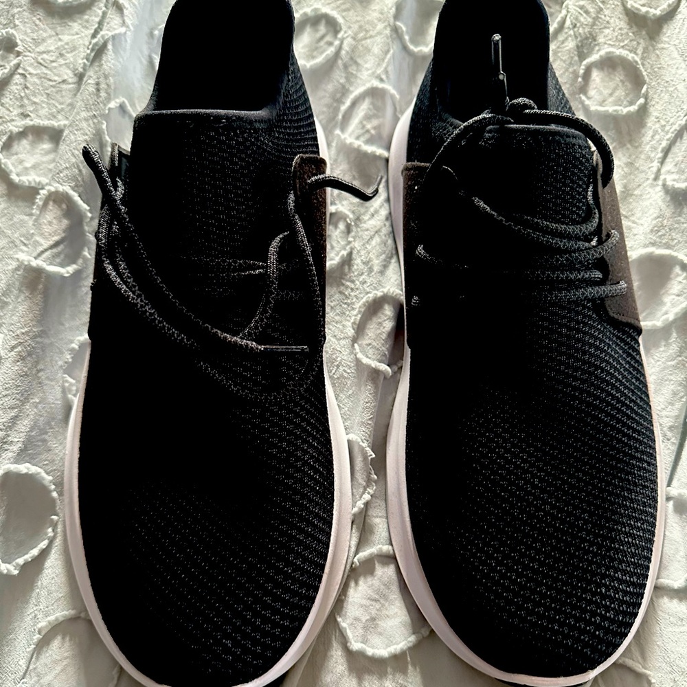Vessi waterproof shoes never worn